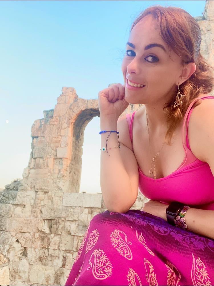 etoilevic's tweet photo. A los pies de la Acrópolis, escucho esto y recupero la fe en la humanidad. El arte, cual Prometeo, es el fuego heredado que da sentido a nuestra humanidad. #athensepidaurusfestival #greeknationalopera #nabucco #opera #acropolis https://t.co/cHmeutI4tb
