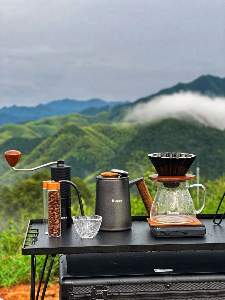 daversifier's tweet image. I brew coffee in the clouds and sell great views and great coffee! Romantic Life Recorder #Hand Brewed Coffee Inspiration Notes #HandBrewedCoffeeKit #SpiderStoveMamba #DailyHandBrewedCoffee #HandBrewedCoffeeWithYou #IHandWashMyCoffeePot #HandBrewedCoffee #Hiking