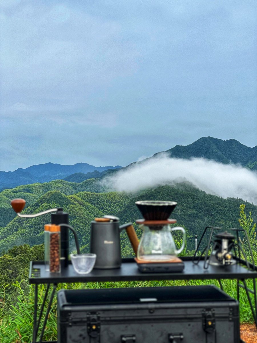 daversifier's tweet image. I brew coffee in the clouds and sell great views and great coffee! Romantic Life Recorder #Hand Brewed Coffee Inspiration Notes #HandBrewedCoffeeKit #SpiderStoveMamba #DailyHandBrewedCoffee #HandBrewedCoffeeWithYou #IHandWashMyCoffeePot #HandBrewedCoffee #Hiking