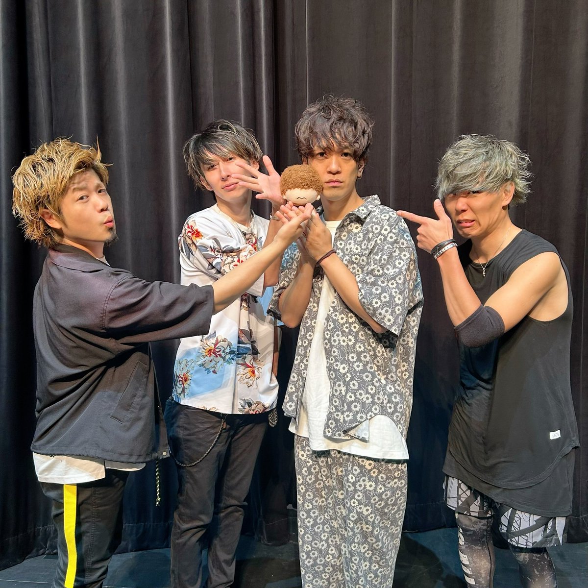 RON_SDF's tweet image. シンガポールでの思い出🇸🇬

「ランティス祭り2019」ぶりにご一緒したラックライフさんと✌️

STEREO DIVE FOUNDATION with ラックライフ📷

#SDFRON
 （STAFF）
