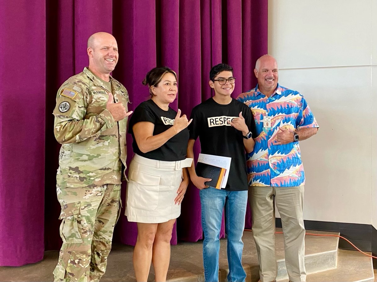 wheelermiddlehi's tweet photo. Garrison Commander McGonagle, LHS CAS Bob Davis, along with Yurel (WMS President '22-23), and Mrs. Vierra-Chun, Principal Vierra-Chun welcome students and families to Wheeler Middle for the 2023-24 school year. https://t.co/wXozGOfZKF