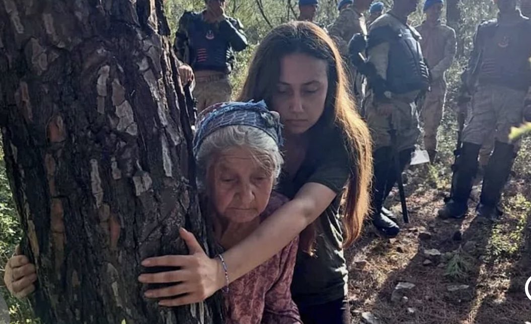 Ananı belleyen kadıysa, kimi kime şikayet edeceksin? Hukuk mu var ülkede!
Akbeleni belleyenlere ve bu ahlaksız istilaya izin verenlere bakınca bir hikaye paylaşalım dedim. 

Tarih 24 Temmuz 1930. Fethi Okyar Paris Büyükelçimiz. Atatürk çağırınca hemen Yalova’ya gidiyor. Ulu bir