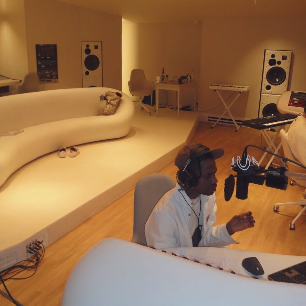 MORE MUSIC 👁️