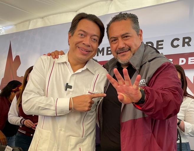 JAlejandroPenaV's tweet photo. Este día fue muy productivo para nuestro movimiento, en #CDMX continuamos con la credencialización de defensor@s de la #4T, arrancamos temprano en la Alcaldía #Azcapotzalco, después #MHidalgo y concluimos actividades en #AObregón.🇲🇽👏🏻
#JuntasYJuntosSeguiremosHaciendoHistoria https://t.co/C7scxTUJDG