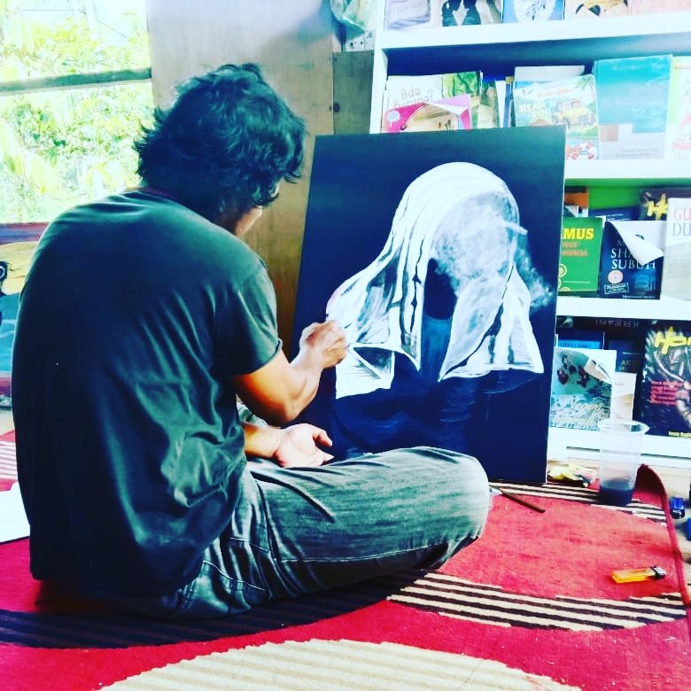 tukangkebunkata's tweet photo. Lukisan ke 3, judul : moksa. Rasanya pada lukisan ke 3 ini tangan lebih luwes menggores. Bulan juli ini hadiah untuk diri sendiri 3 lukisan pembelajaran. #lukisan #melukis #art #belajarmelukis https://t.co/viditShv4s