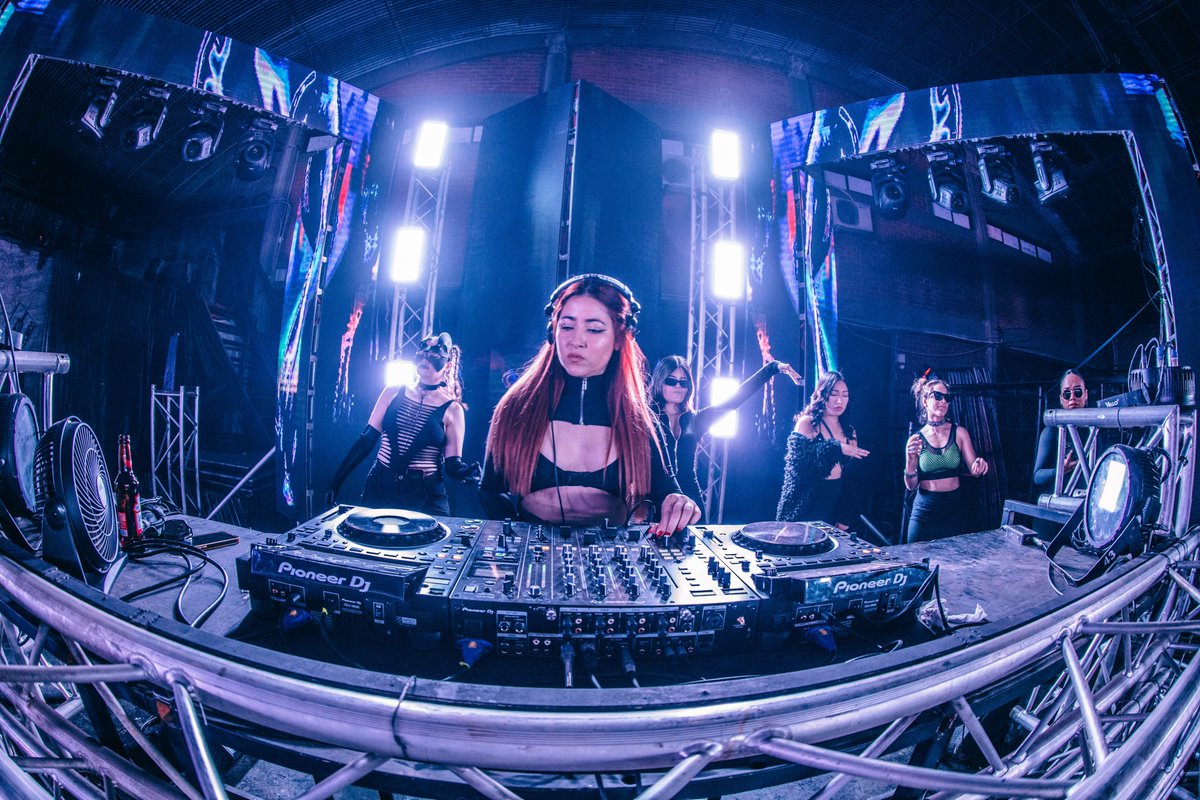 AudioReaktorBo's tweet photo. AR Radio featuring Klorss live from Floirer Room 
take a listen: https://t.co/yq8tA3HtrK

#HardTechno #Audioreaktor #FloirerRoom https://t.co/V9e3SWo5wO