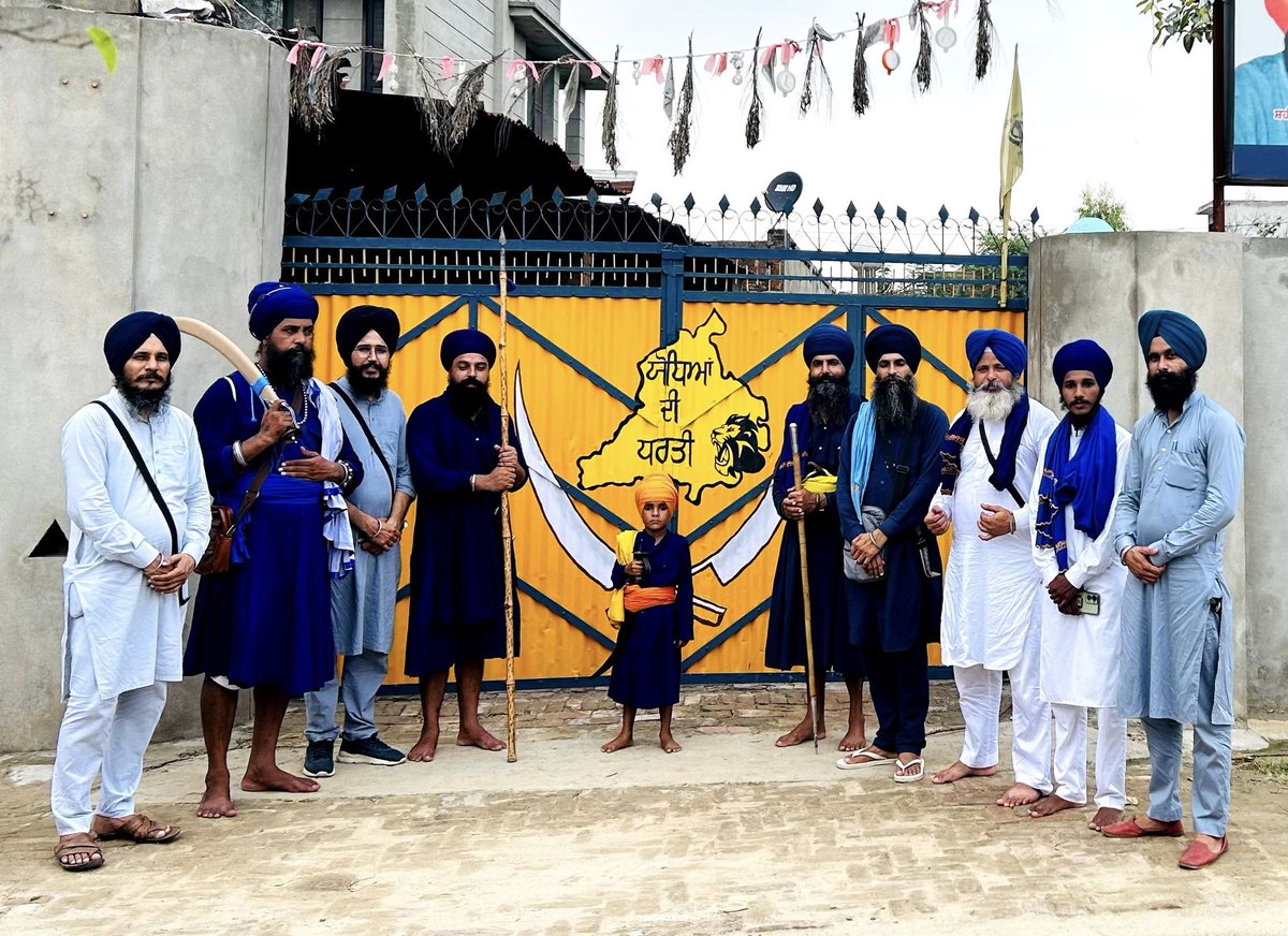 psgazi's tweet photo. A Jatha of Vichar Sabha @LakhiJangal Khalsa at village Budh Singh Wala outside the house of Shaheed Bhai Gurjant Singh Ji. (29/07/23) https://t.co/qpGrvHhbjY