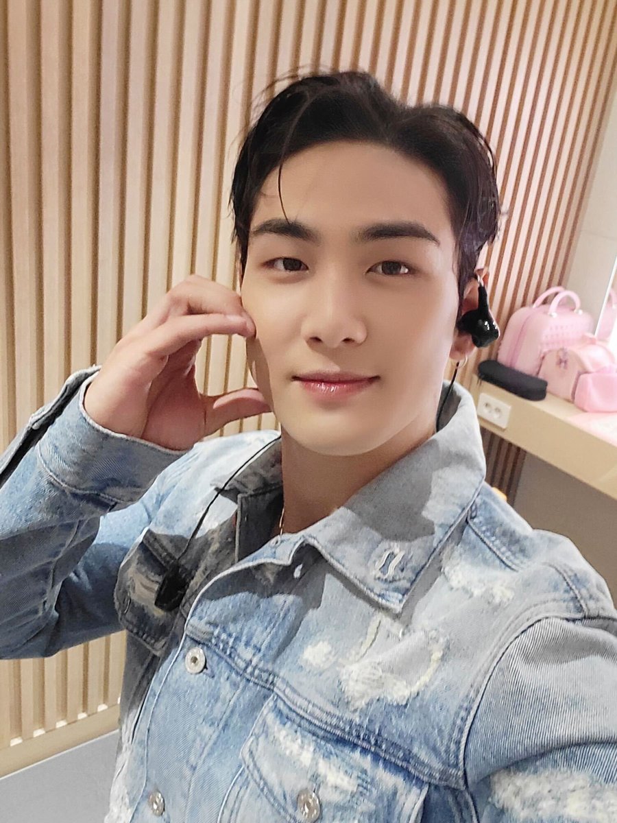 백호(BAEKHO) tweet media