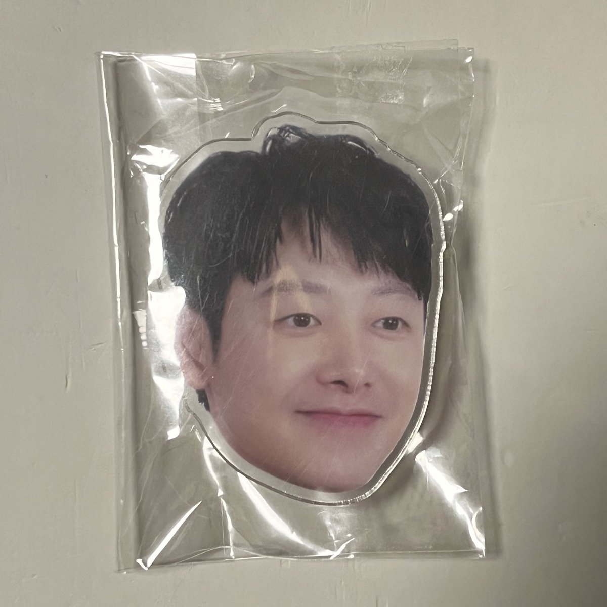 #RT 추첨 한 분께 생일 카페 럭키드로우 2등 상품이었던 >아크릴 그립톡< 을 드립니다! 8월 6일에 당발하겠습니다🫶🏻 

#여름은_오래도록_동욱에게 
#SUMMER_FOR_DW 
#김동욱 #KIMDONGWOOK