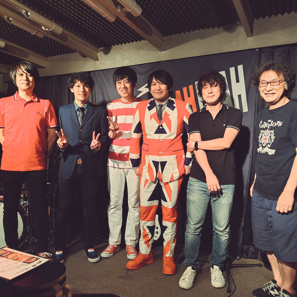 daikokuitabashi's tweet photo. #池袋交差点24時 がご縁で当店に買い物に来て下さるグリッターミントさんを応援しにLIVEに行ってきました🎸
菅直行さんの歌声に酔いしれ、土田さんの秘蔵音源に大爆笑ꉂ🤣!!
#GLITTERMINT はTHE COLLECTORSの楽曲で大盛り上がり🇬🇧✨
日頃お世話になっているPの皆様にもお会いできて楽しい夜でした🎵 https://t.co/LkmmMZZI3X
