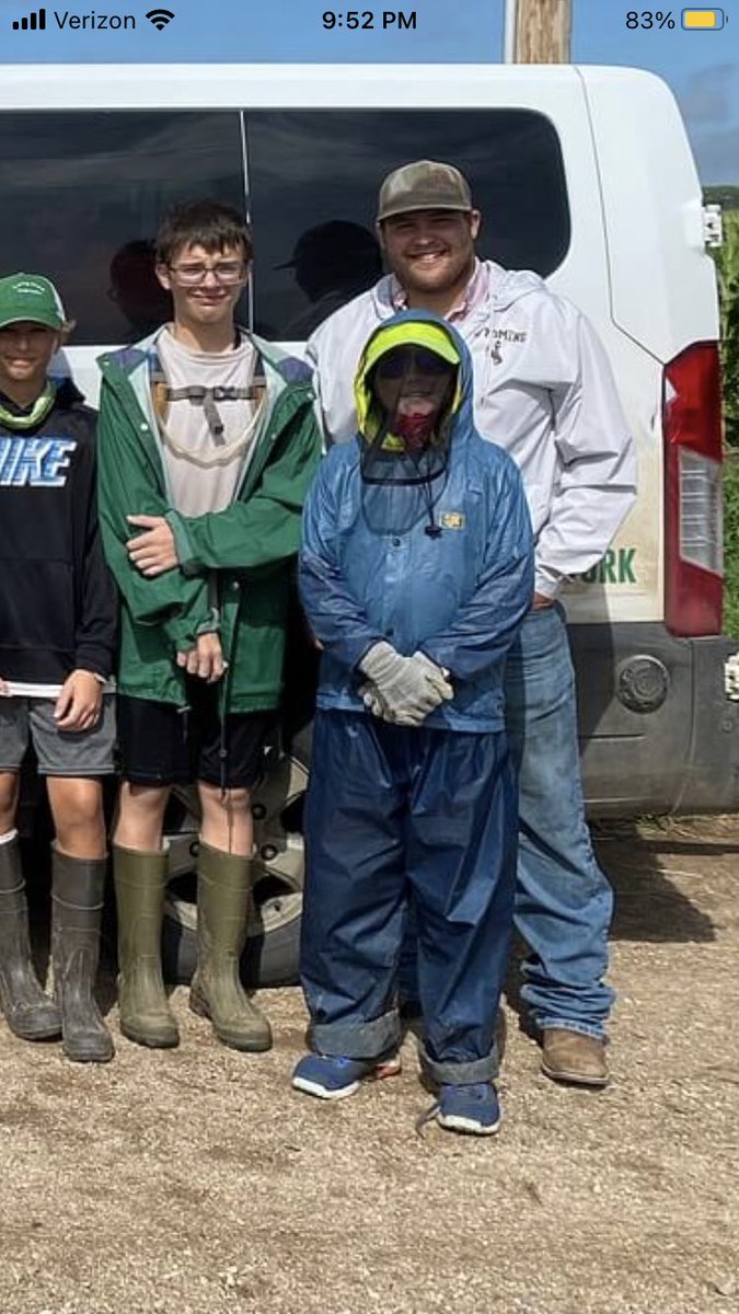 TFish1488's tweet photo. Nice hazmat suit Evan. It’s just detasseling 😂😂😂 https://t.co/FHupHhYz7H