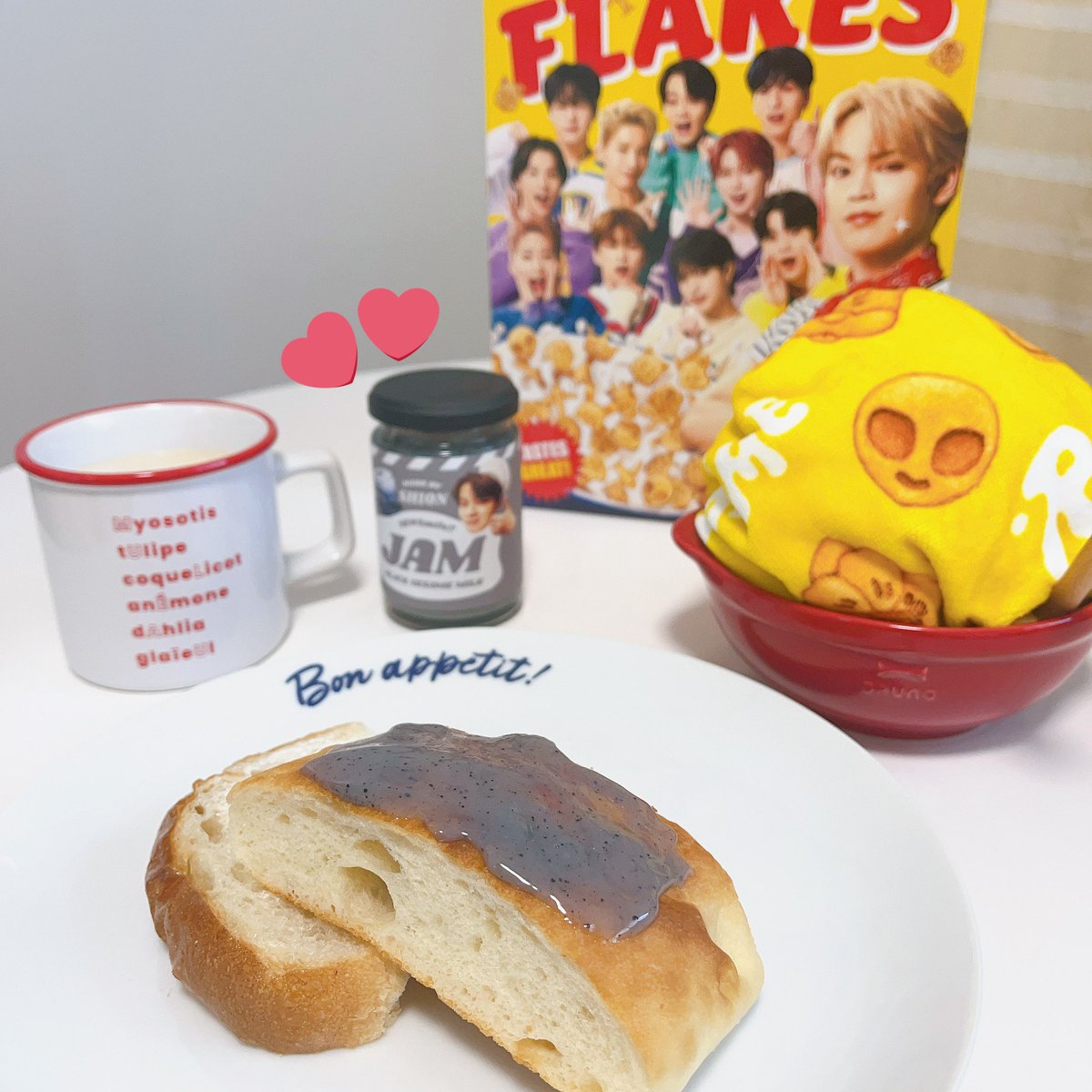 oturu_1211bloom's tweet photo. 食パン買い忘れてフォッカッチャに😂
朝から好きなものに囲まれて心もお腹も幸せ😋🩶

#JO1 @official_jo1 #NEWSmail https://t.co/feCM4EqrhO