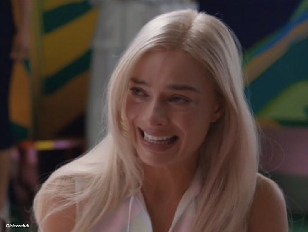 mxstbeloved's tweet image. when u want to read but u don’t have the motivation to actually pick up a book and read