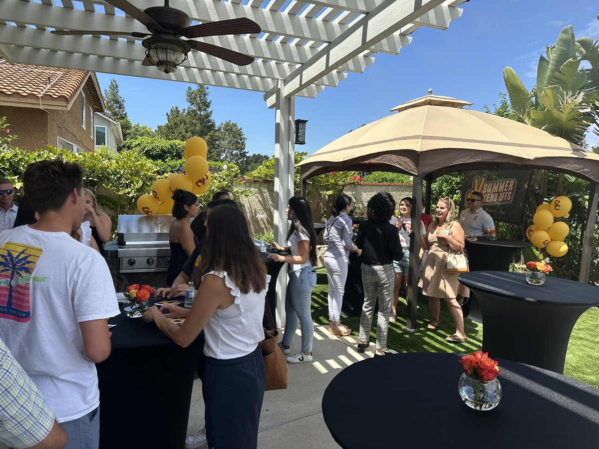 rramirez_usc's tweet photo. Had the great fortune to co-host this summer’s Ventura County SCendOff where we welcomed incoming students to the Trojan Family! The future is bright with this group! #SCendOff #VenturaCounty https://t.co/GFEqVwFJoG