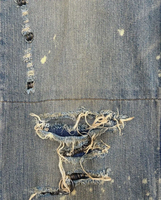 avlek5's tweet photo. IfSixWasNine Mudmaxes
Size Men's / US 30 (fits 30 - labeled 26)
Rare wide variant.  Features pierced ends - all of which are perfectly intact / skull hardware on back pockets.
$725 obo https://t.co/Qu9iSDXUk5
