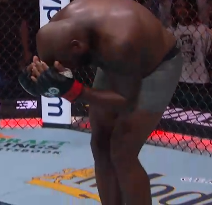 Mqsek's tweet photo. Derrick Lewis is on some next madness tonight #UFC291 https://t.co/heJOBDcY4r