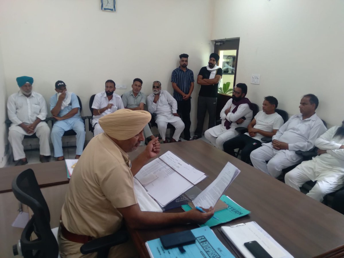 Jal_R_Police's tweet photo. Jalandhar Rural Police organized grievance redressal 'Rahat Camps' in police stations where #complaints were #redressed on the spot and #people were made aware about domestic #violence, child #abuse, #saanjh services and helpline number 181/112/1098/1930.
#SaanjhShakti https://t.co/yDGXeHxN7F