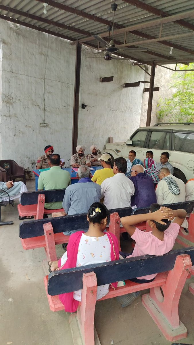 Jal_R_Police's tweet photo. Jalandhar Rural Police organized grievance redressal 'Rahat Camps' in police stations where #complaints were #redressed on the spot and #people were made aware about domestic #violence, child #abuse, #saanjh services and helpline number 181/112/1098/1930.
#SaanjhShakti https://t.co/yDGXeHxN7F