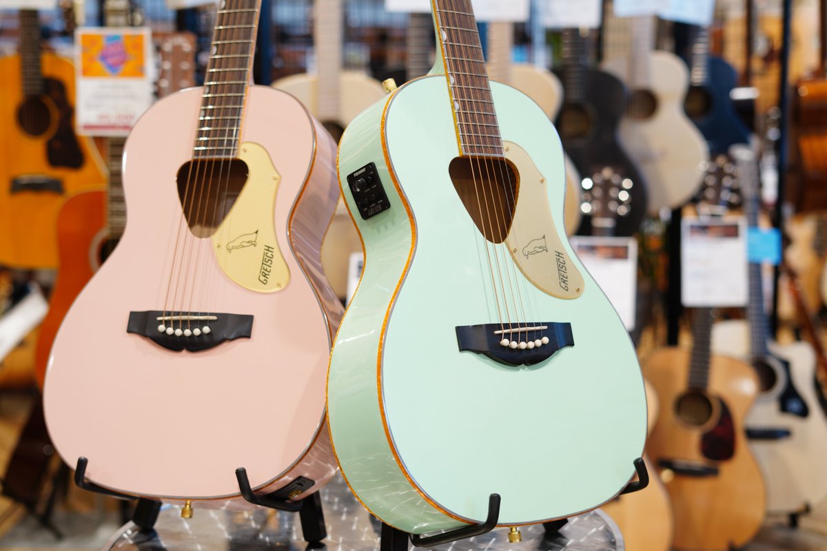 blue_guitars's tweet photo. 【GUITAR FESTA ENCORE】
Gretsch
G5021E Rancher Penguin
パッと手に取って爪弾くのも、外に持ち出して弾くのも良しなパーラーサイズ。
ビビッドではなく淡めなカラーも可愛らしいモデルです。
池田
https://t.co/dtRgdiAIBA
#GUITARFESTA2023 #BlueGuitars #MPCguitars #MPCstor #Gretsch https://t.co/6a7wPovVL7