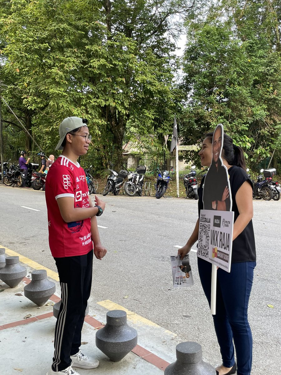 vkkraja's tweet photo. https://t.co/GgXCShxCNI My personal cheerleader is helping me out with the campaign trail today ๐ช๐ผ isnโt she the best? #muda #dunbukitgasing #ourpjourcommunity #politikbaru #voiceofthepeople #malaysia #vkkraja #teamraja https://t.co/KUxdlRxTBv