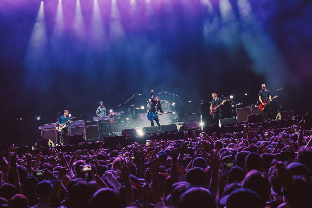 foofighters's tweet photo. JAPAN!!! 🇯🇵🤘
Thank you @fujirock_jp!

Photos: © Taio Konishi
#fujirock #fujirock2023 https://t.co/2jMAHz6ibV
