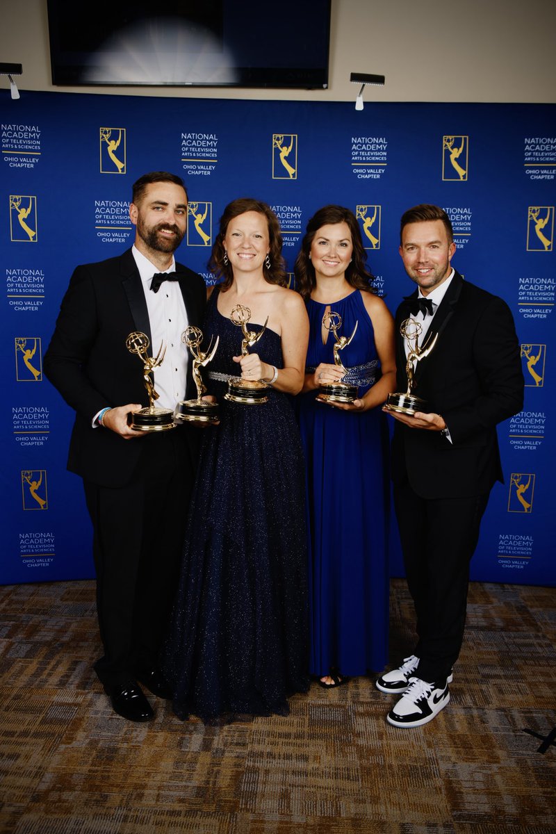 TannerandWest's tweet photo. Celebrating 5 wins at the #ovemmy  awards! https://t.co/iRZjED7pMX
