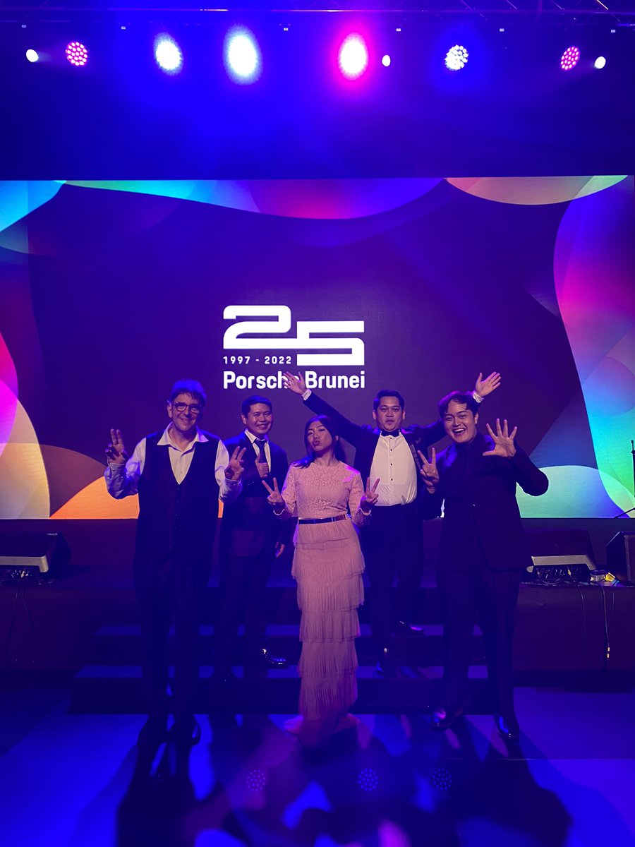 Celebrated 25 years of <a href="/BruneiPorsche/">Porsche Brunei</a> last night 🎶🎤🤍