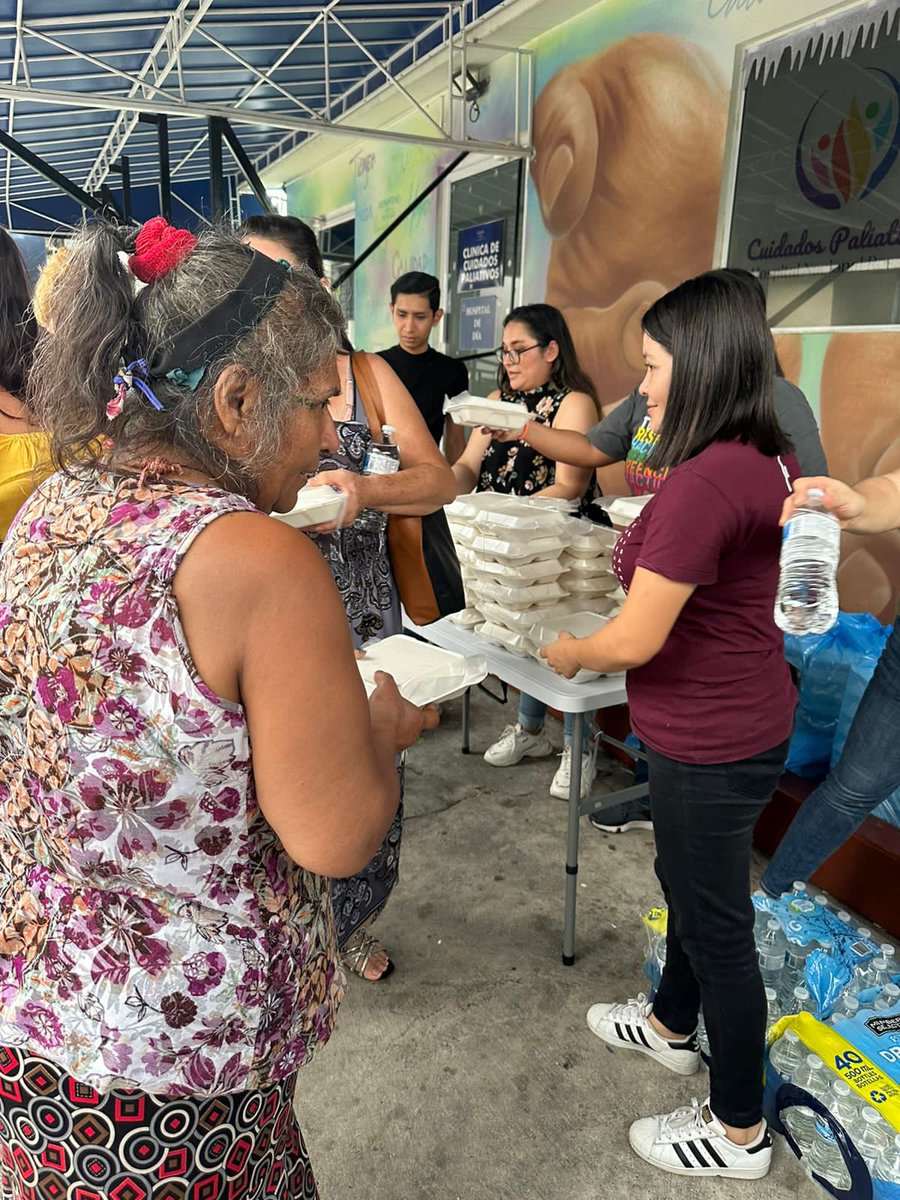 EsperanzaSv1's tweet photo. Hoy fue día de esperanza y tenemos el corazón llenito, gracias a cada donante, voluntario y personas que nos apoyan para continuar con cada actividad.
Volvemos el 19 de agosto y necesitamos:
Cenas.
Papel higiénico.
Jabón.
Jugos.
Agua.

Un rt para llegar a más personas. ❤️ https://t.co/njpDupVezx