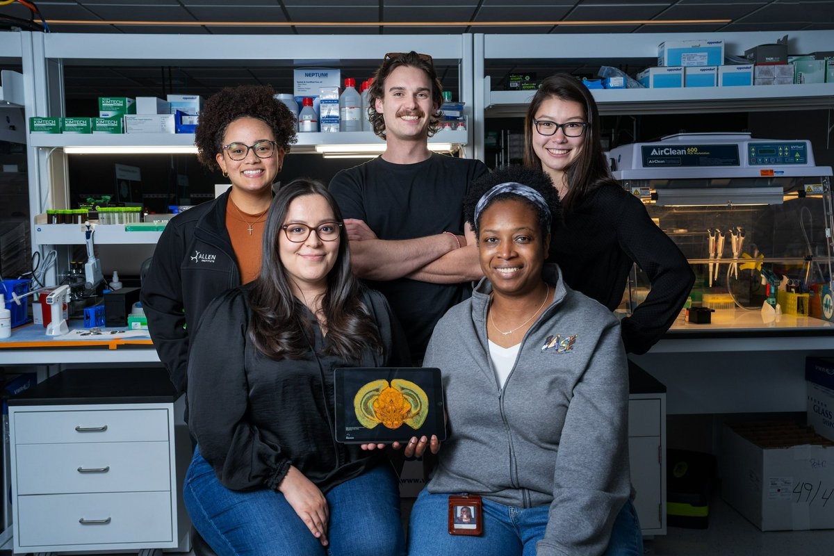 Delissa76's tweet photo. One of My #BlackjoyinNeuro is my #spatialtranscriptomics team! This week they were absolutely amazing as we presented our pipeline to the entire @AllenInstitute I could not have been more proud. #BIN23 https://t.co/jUsjAJDXw4