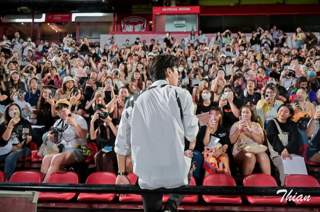 _FriendUnfriend's tweet image. Thammaphat Wongwanich FB update
Thank you for sharing all these beautifully captured moments! 
🧡🐶⚽️
Ohm Special Olympics

#SpecialOlympicsThailand
#CharityFootballMatch2023
#ohmpawat