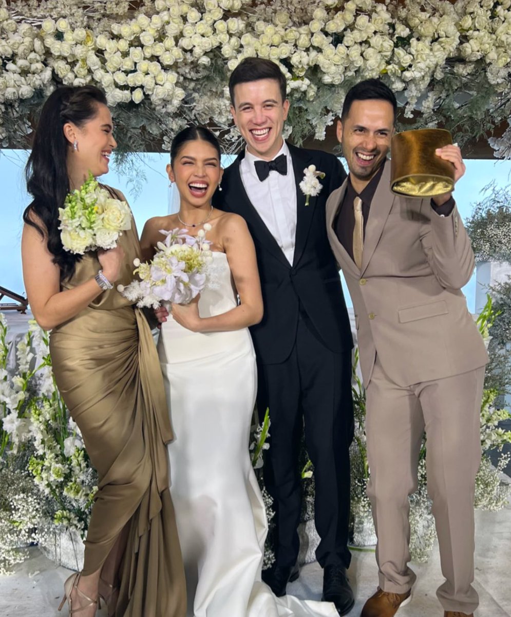 “We love you cuties!!! ❤️” —Oyo &amp; Kristine #AtaydeMendoza 

The way Maine's Ate Tin looks at her 🥹
#MaineMendoza #ArjoAtayde