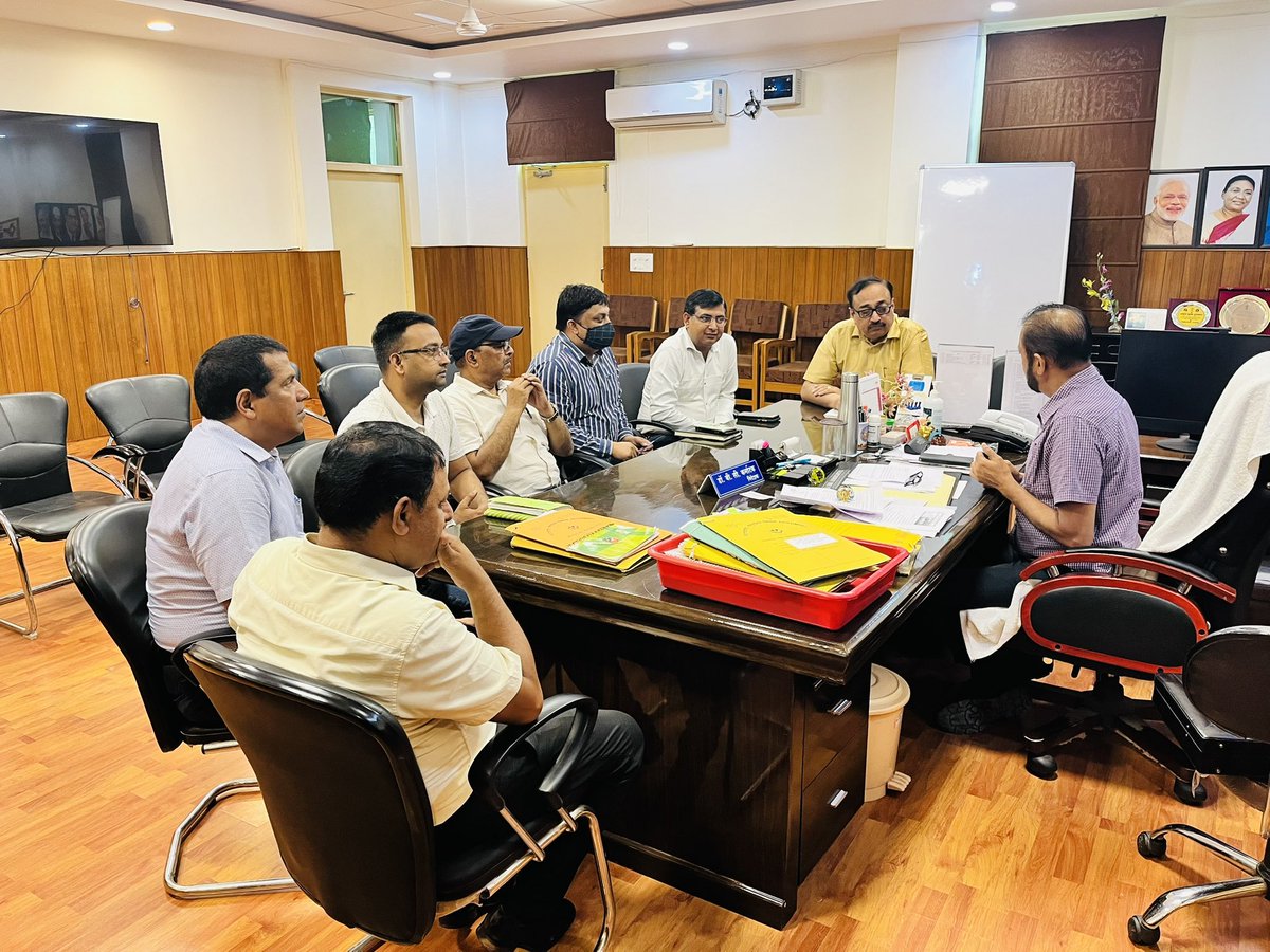 ajaysharmafmcg's tweet photo. We are pleased to inform you that we are currently in the final stages of asset management negotiations with our private partner for the Joint Venture Company (JVC). Yesterday, a meeting was conducted under the esteemed chairmanship of Director AHD, MD USGCF and senior management https://t.co/8BYYdcTc9P