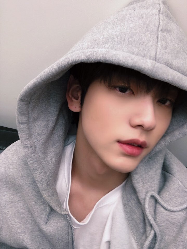 these hoodie selfies are some of my favorite selfies 🤍 #soobinselfies #SOOBIN #수빈