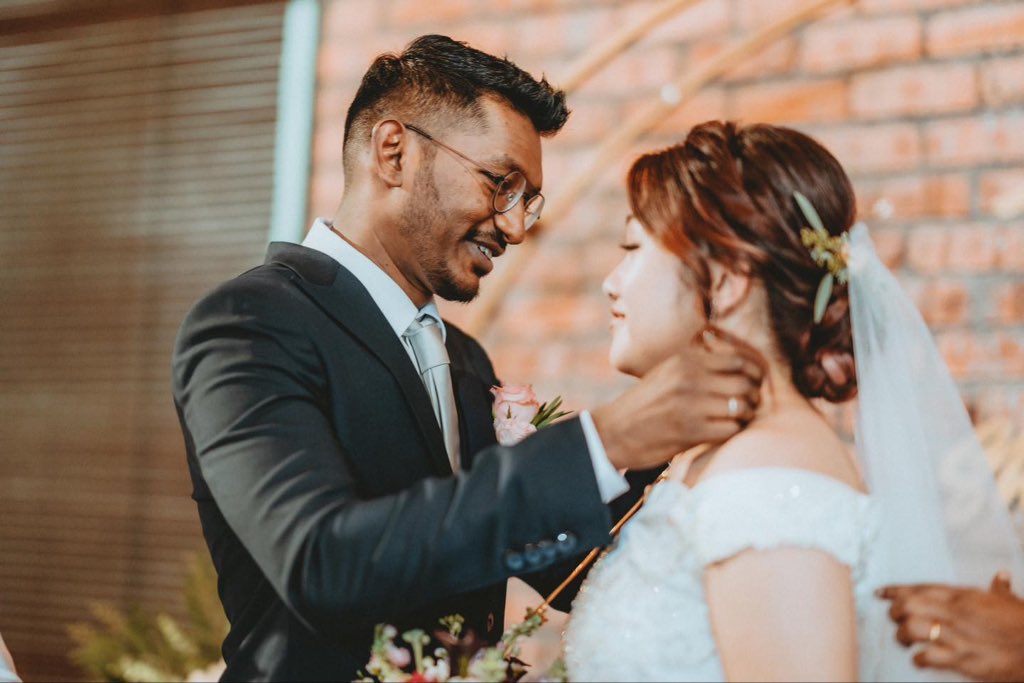 AndrewkoeStudio's tweet photo. “God blessed the road that led me straight to you.”

Witnessing the #holymatrimony of Tasha and Shathies 
___
#andrewkoestudio #redefineyourmoments  #taSHAthies22 #husbandandwife #malaysianwedding #weddingphotography #sonymalaysia #weddinginspiration #capturingemotions https://t.co/kg53raRGyC