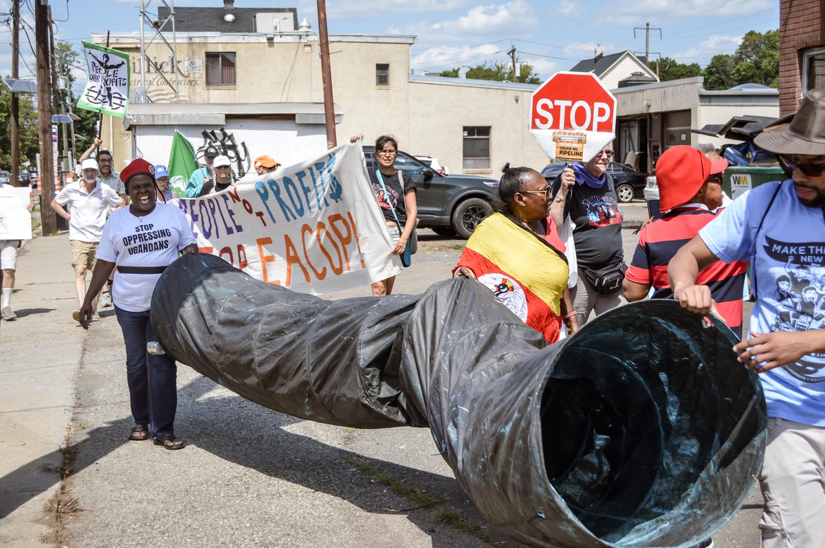 JosephSenyonjo3's tweet photo. 1/3 On 28 July, #Ugandans joined @350 &amp; @FWWNewJersey @TotalEnergies office in Linden, NJ to protest its proposed 900-mile East African Oil Pipeline (#EACOP), noting that besides its climate impact, prep for #EACOP has already displaced thousands of #Ugandans &amp; is about to https://t.co/1dalyxkwFW
