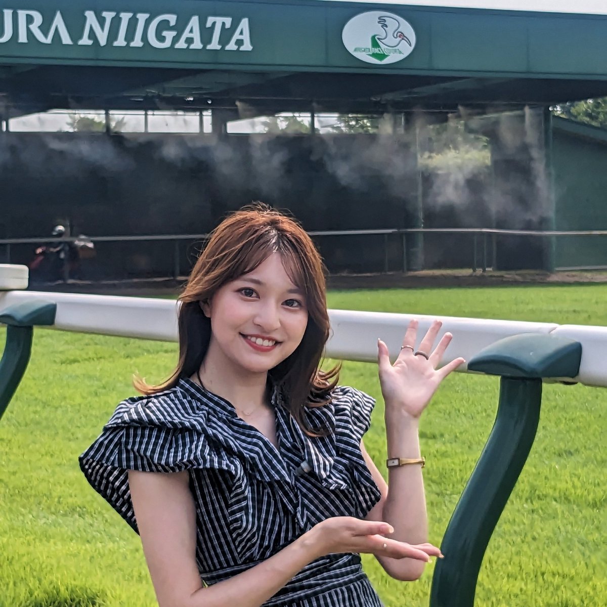 mirumiru_1019's tweet image. Gch【#中央競馬全レース中継】
オープニングとグルメリポートありがとうございました！！午後も　#アイビスサマーダッシュ に向けて更に盛り上がる #新潟競馬場 の様子をお伝えします🏇！
