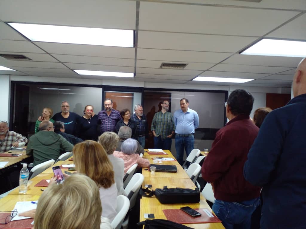 marquezcvm's tweet photo. La primaria es el consenso
La unidad un compromiso 
La esperanza nuestra fortaleza 
Los 8 miembros de la CNP unidos y comprometidos en llevar el barco a  puerto seguro.  No hubo la implosion pronosticada.@cnprimariave @FrentAmplioVzla @UCVProfesoral @FAPUV https://t.co/2Vb0GSqL9L