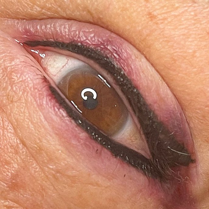 <<𝓢𝓶𝓸𝓴𝓮𝔂 𝓦𝓮𝓭𝓰𝓮 𝓔𝔂𝓮𝓵𝓲𝓷𝓮𝓻 >>

((𝕾𝖜𝖊𝖑𝖑𝖎𝖓𝖌 𝖔𝖗 𝕭𝖗𝖚𝖎𝖘𝖎𝖓𝖌 𝖎𝖘 𝖓𝖔𝖗𝖒𝖆𝖑 𝖆𝖓𝖉 𝖜𝖎𝖑𝖑 𝖌𝖔 𝖆𝖜𝖆𝖞 𝖜𝖎𝖙𝖍𝖎𝖓 2-3 𝖉𝖆𝖞𝖘.))

𝕋𝕙𝕒𝕟𝕜 𝕪𝕠𝕦 𝓒𝓻𝓲𝓼𝓽𝓲𝓷𝓪!! ✒️✒️ 
#permanentmakeup #permanenteyeliner #clean #machinework