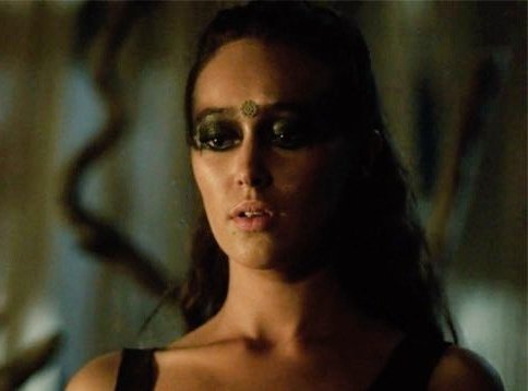 the way she's looking at clarke here😭 she was so in love with her