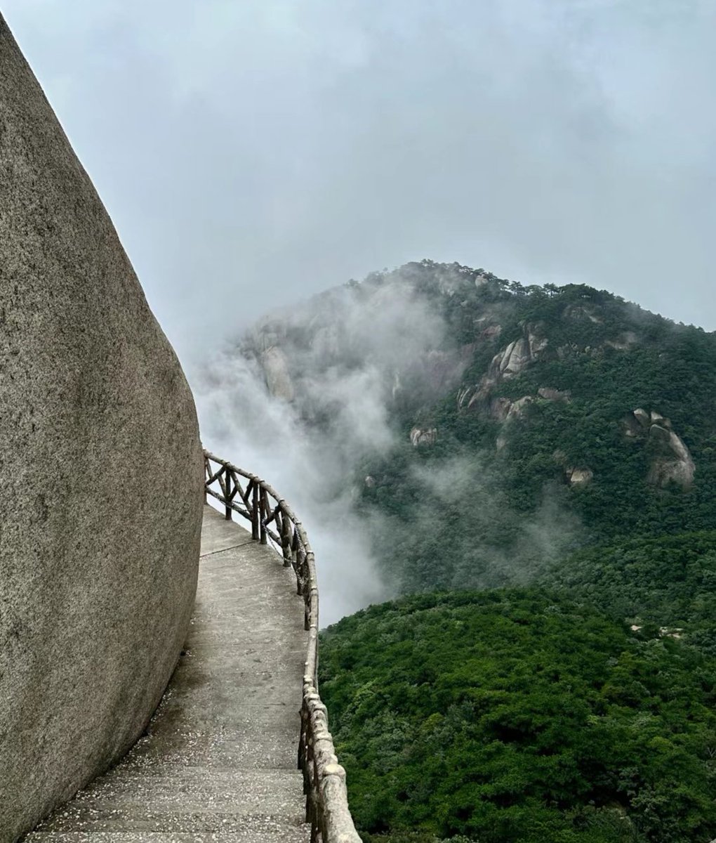 liumengyue1993's tweet photo. Mountain climbing #mounta https://t.co/tNYYal8bhF