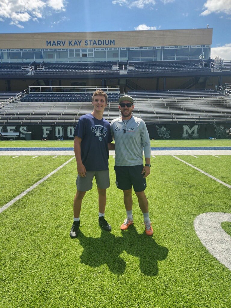 NDudzikowski's tweet photo. After a great camp and talk with @coachTthomas6 &amp; @CoachS_Nelson  I am honored to receive an offer to continue my football and academic career an Colorado School of Mines.  @SV_RangerFB https://t.co/S9oJaF19mD