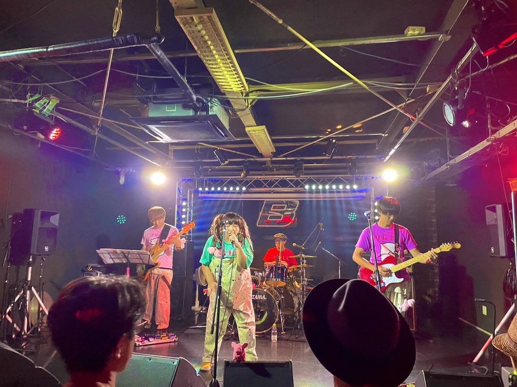 BUHYANDMARY's tweet photo. 昨日は足利BBCにて、ブヒマリライブでした🐖💕みなさま本当にありがとんございました🖖
めちゃくちゃ楽しかった☺️🖖

セットリスト
1.ラッキープール
2.ミュージックファイター
https://t.co/xFCo3Lo2fd
4.イロトリドリノセカイ
5.ラブリーベイベー
6.あなたは生きている
encore
The Great Escap https://t.co/0UqhNdeAgB