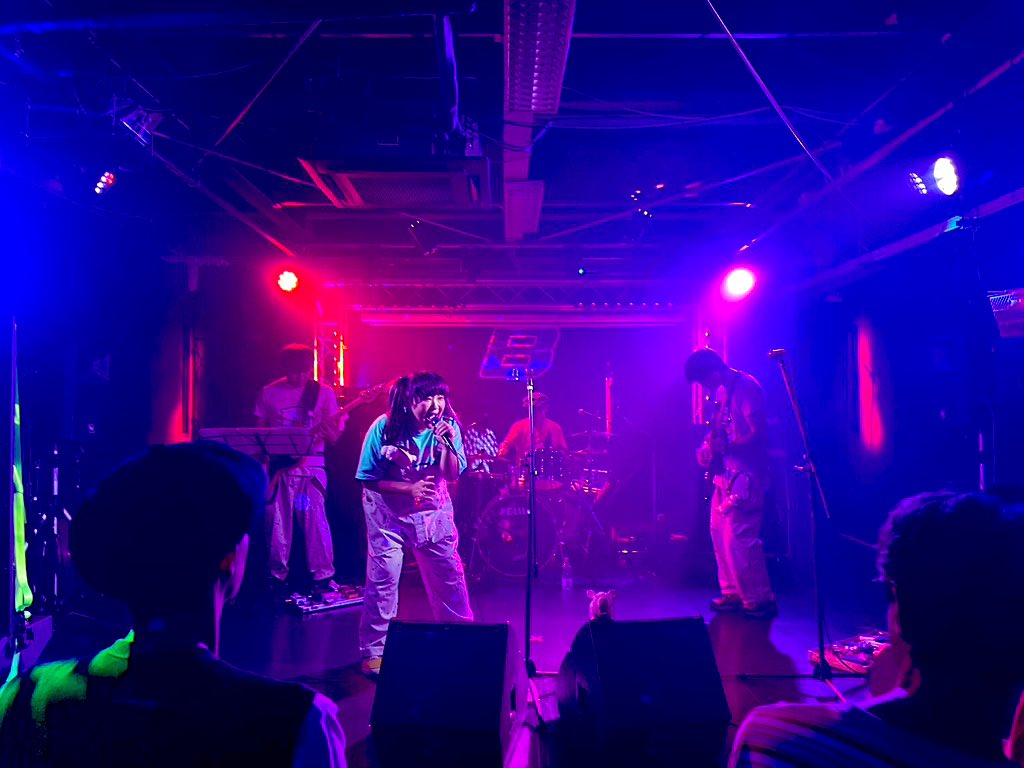 BUHYANDMARY's tweet photo. 昨日は足利BBCにて、ブヒマリライブでした🐖💕みなさま本当にありがとんございました🖖
めちゃくちゃ楽しかった☺️🖖

セットリスト
1.ラッキープール
2.ミュージックファイター
https://t.co/xFCo3Lo2fd
4.イロトリドリノセカイ
5.ラブリーベイベー
6.あなたは生きている
encore
The Great Escap https://t.co/0UqhNdeAgB