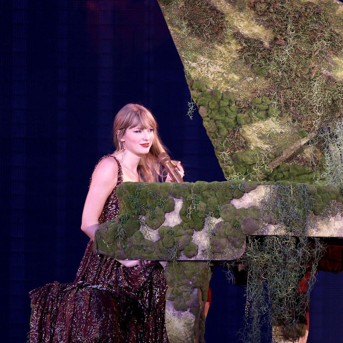 TheSwiftSociety's tweet photo. 💬| @TaylorSwift13 on finding out Santa Clara named her mayor

"I was like 'what do you think I can do with that?' absolutely nothing" https://t.co/51fXpj0gI1