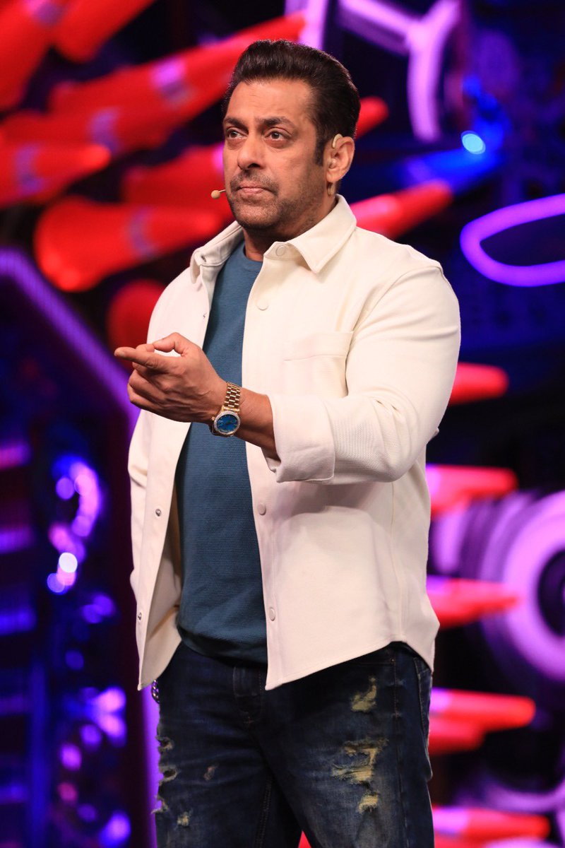 ShubhamTharwani's tweet photo. Agar in dono me se kisiko paise dekar follow karna pada to kise follow karoge?

RT -    #SalmanKhan
Like - #ElvishYadav

#BiggBossOTT2 #BBOTT2 #ElvishArmy

Retweet                      Like https://t.co/A2aTe9zqAV