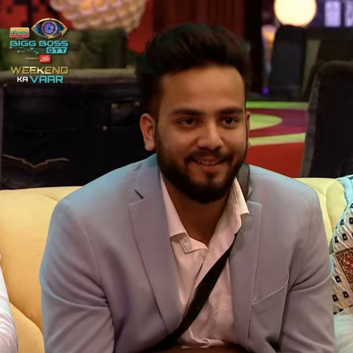 ShubhamTharwani's tweet photo. Agar in dono me se kisiko paise dekar follow karna pada to kise follow karoge?

RT -    #SalmanKhan
Like - #ElvishYadav

#BiggBossOTT2 #BBOTT2 #ElvishArmy

Retweet                      Like https://t.co/A2aTe9zqAV