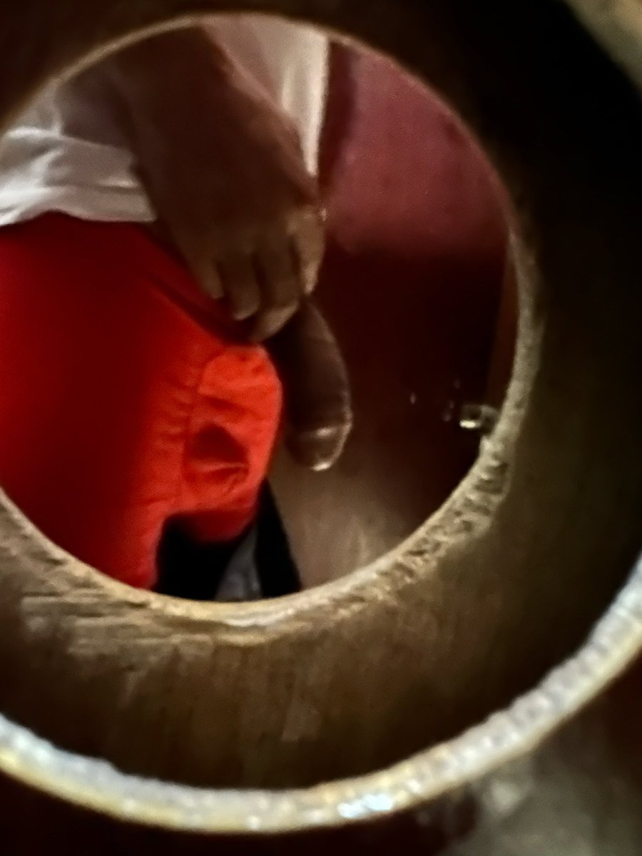 合肥城隍庙百味园里wc鸟洞。两边都是大唧唧！这个红裤子软的时候就一大坨，已经把我吓到。硬的时候更是惊人，赶上老外驴屌了。最后两边都来到一个隔间，一口含不下。#合肥鸟洞