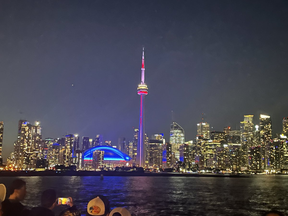 Burchfie's tweet photo. Toronto’s waterfront is just getting better &amp; better with the islands being the jewels in the crown that so many Torontonians love (those new to the place &amp; those who have been here a while). https://t.co/rGvNnnEJAq