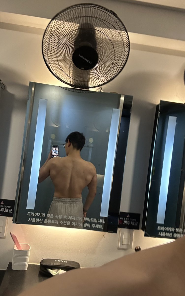 Hellin0's tweet photo. 운동 더 열심히 해야겠다😅 그나저나 날씨 너무 덥네..
#서울 #디엠 #맘눌뎀 #러버 https://t.co/OdHNS2DvUa