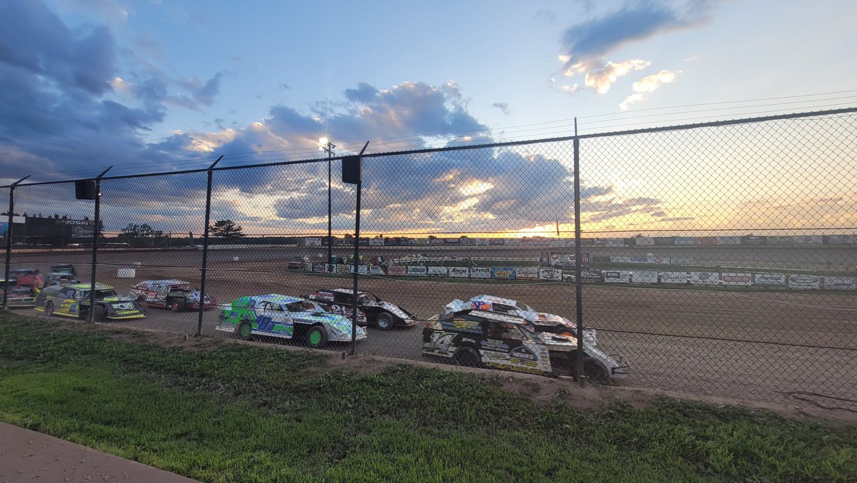 JacquelineFieck's tweet photo. Excellent time at the @141speedway tonight. I enjoy these races. โค๏ธ definitely want to go back again! ๐ซถ #dirtracetrack #141speedway #wisconsinfun #takemetotheraces #racing https://t.co/gMGMU90iyN